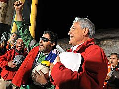 Rescatado el último de los mineros chilenos, Luis Urzúa