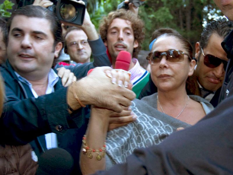  Notifican a Isabel Pantoja la apertura de juicio oral