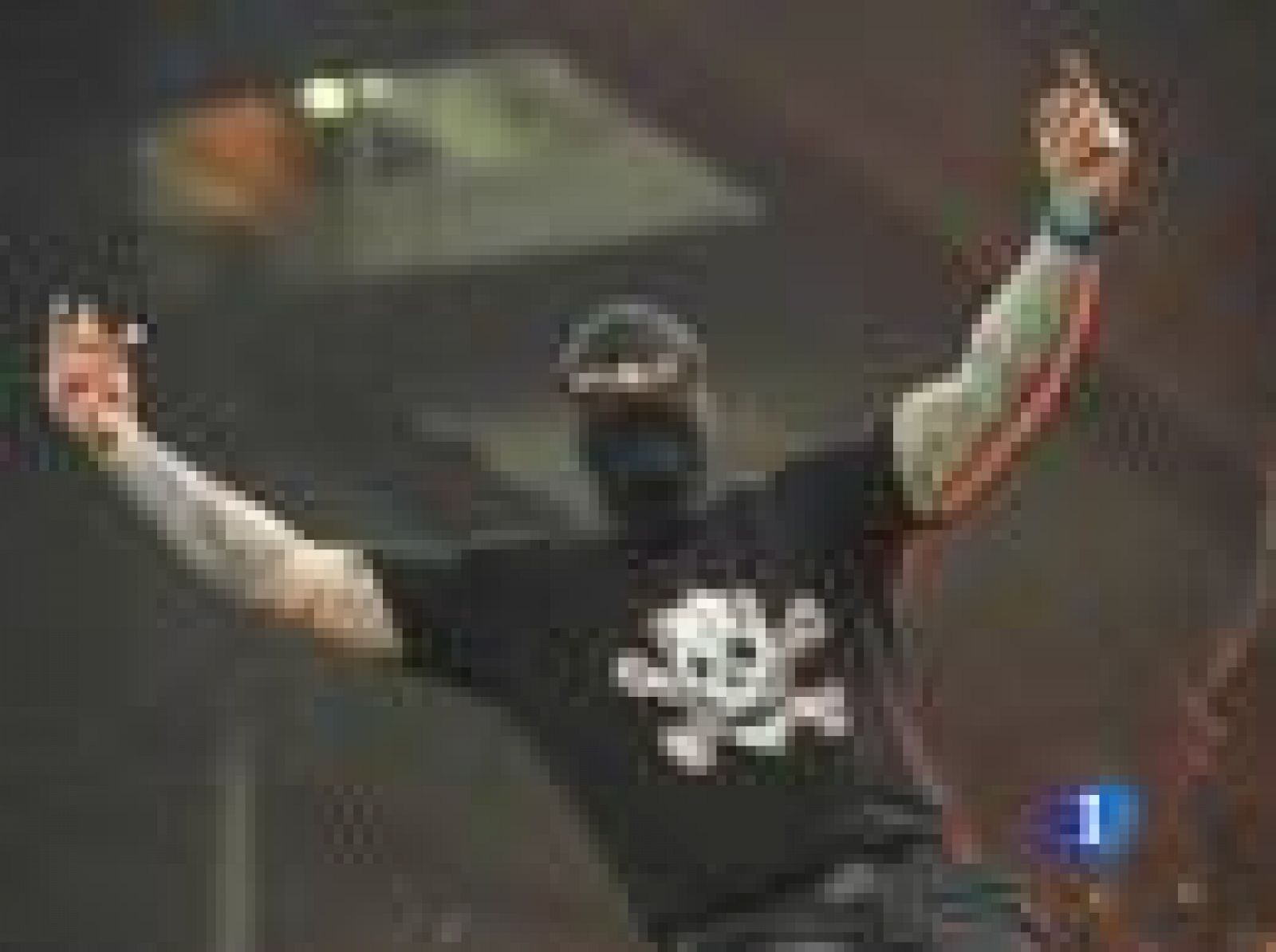 El líder de los ultras serbios se disculpa con Italia desde la cárcel por los destrozos provocados en el partido que iban a jugar Serbia y el país transalpino. Mientras, la UEFA no decidirá hasta el día 28 si sanciona a uno de los dos países o a los