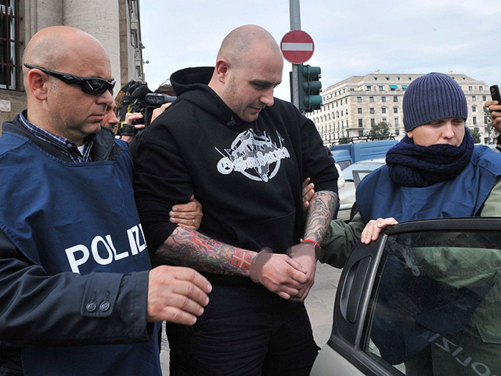 El líder de los ultras serbios se disculpa con Italia desde la cárcel por los destrozos provocados en el partido que iban a jugar Serbia y el país transalpino. Mientras, la UEFA no decidirá hasta el día 28 si sanciona a uno de los dos países o a los 