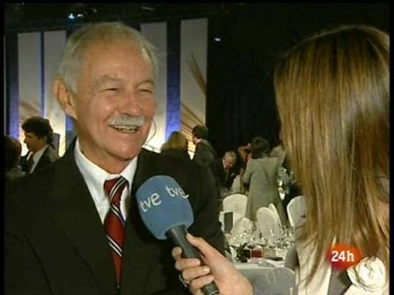 Televisión Española entrevista a Eduardo Mendoza, Premio Planeta 2010, tras recibir el galardón mejor dotado de las letras españolas. (15/10/2010).