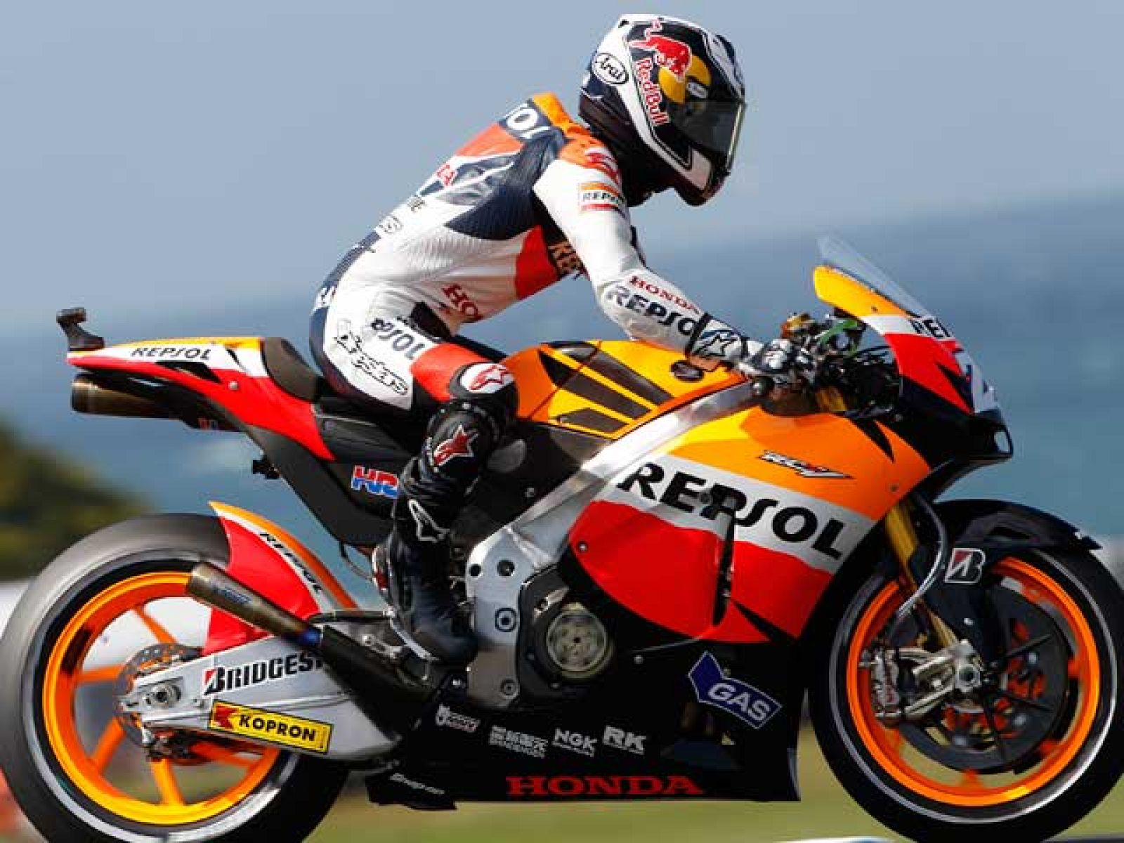El piloto de HRC Dani Pedrosa ha tenido que retirarse del Gran Premio de Australia debido a la lesión de clavícula de la que aún no se ha recuperado