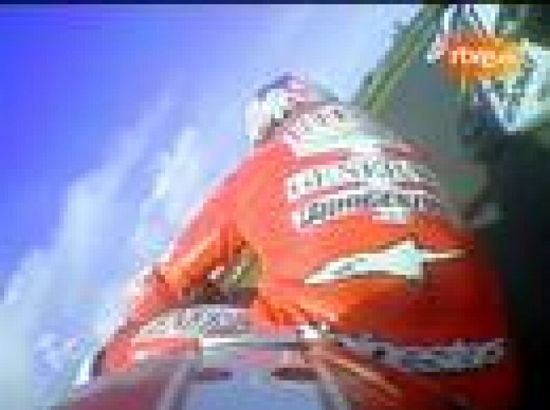 Casey Stoner ha conseguido su cuarta victoria consecutiva en Phillip Island, por delante de un gran Lorenzo, que ha estrenado su campeonato del mundo con una gran carrera.