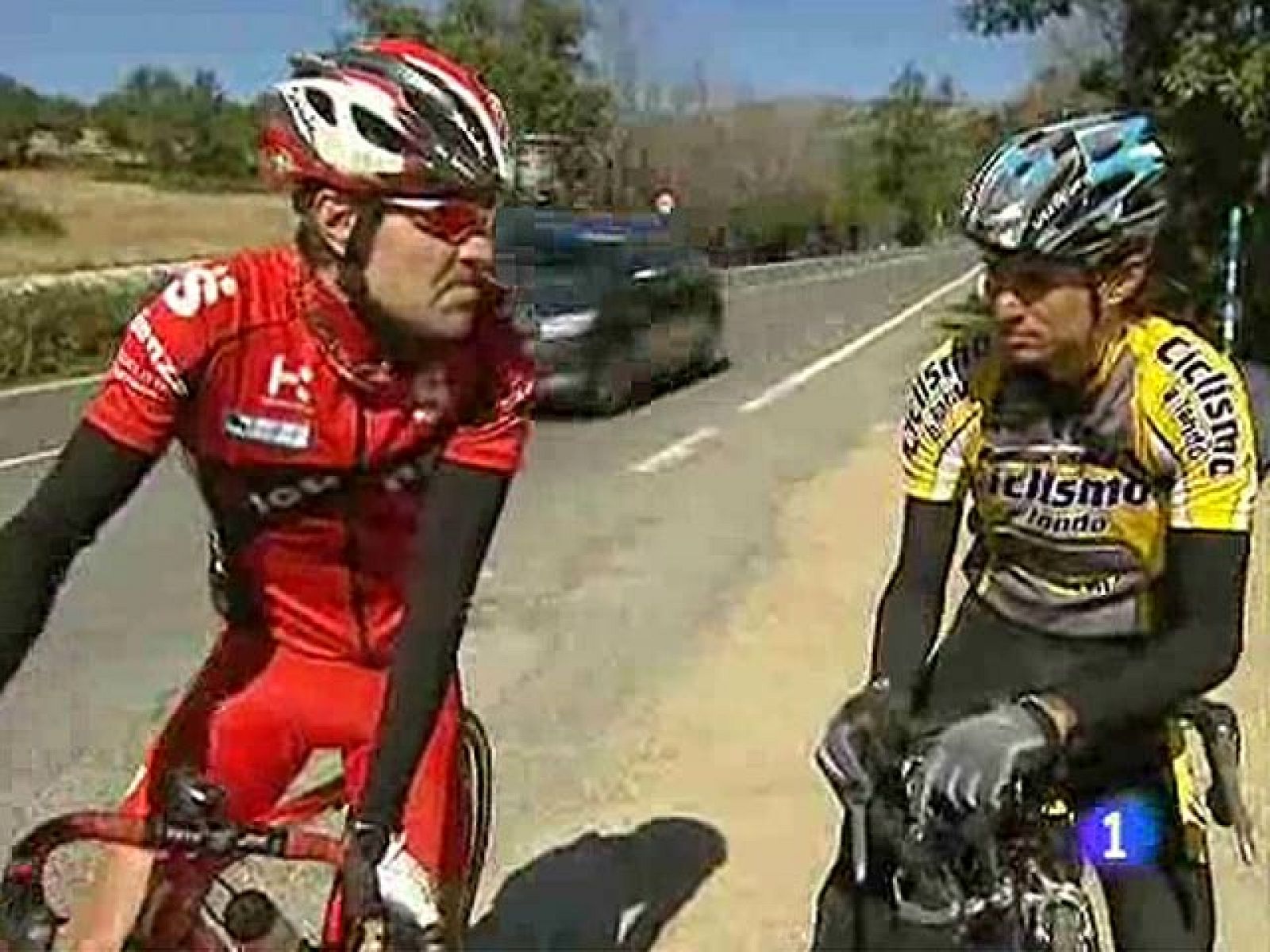 Los ciclistas aficionados denuncian la inseguridad que sufren en las carreteras