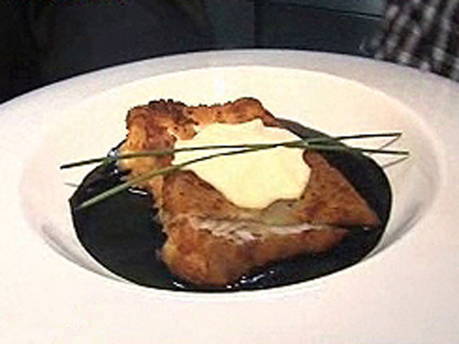 Merluza empanada con almendras