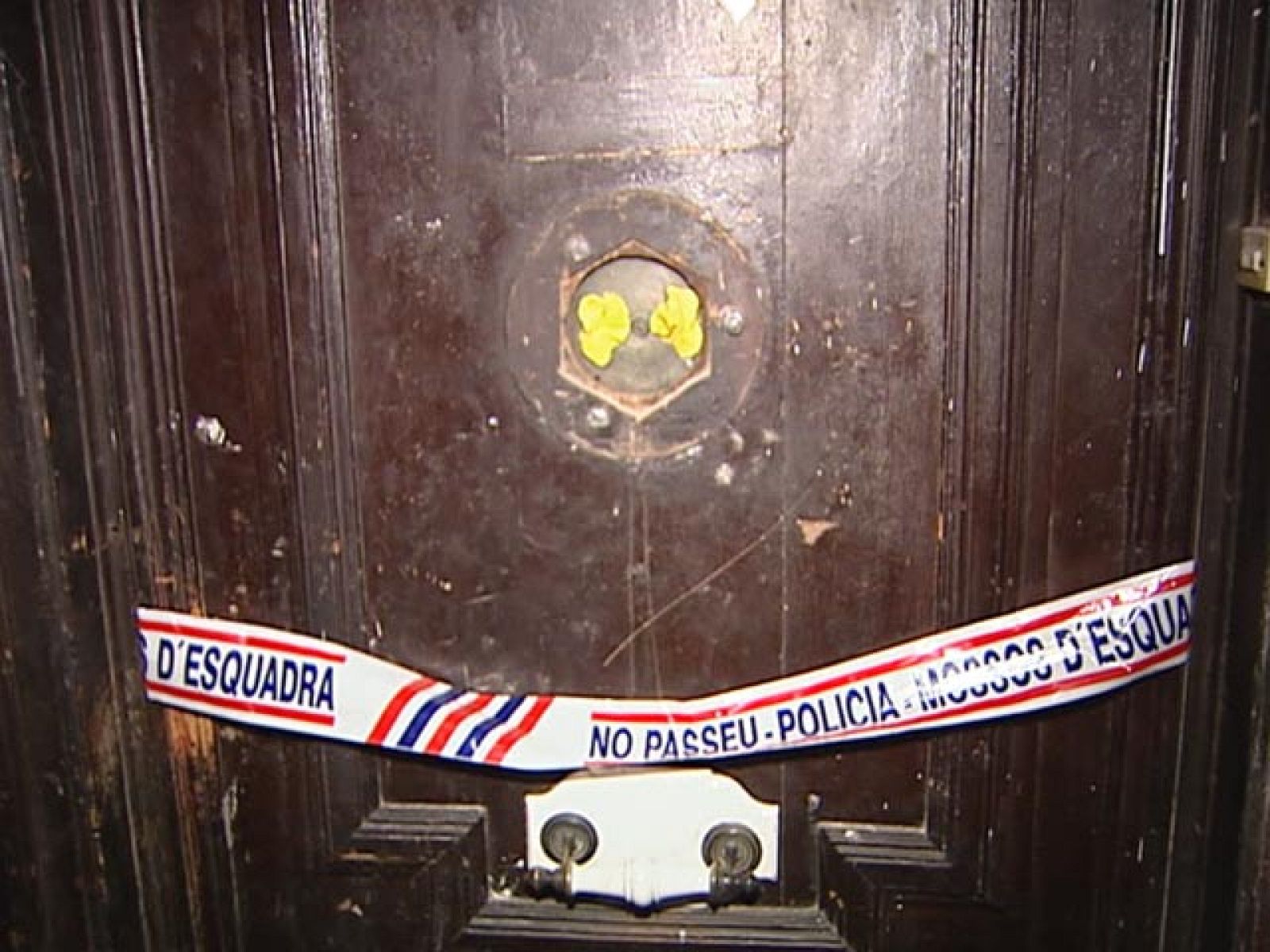 Los han encontrado muertos en su casa de Tarragona. El hombre tenía una orden de alejamiento.