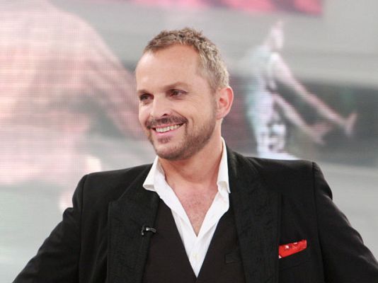 Humanos y divinos - Miguel Bosé
