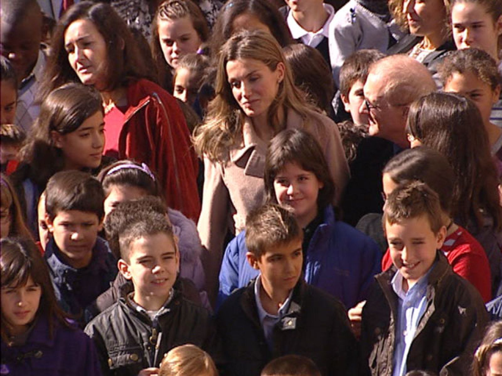 Fernando Lalana ha recibido el premio 'Cervantes Chico' de manos de la princesa de Asturias | Ver