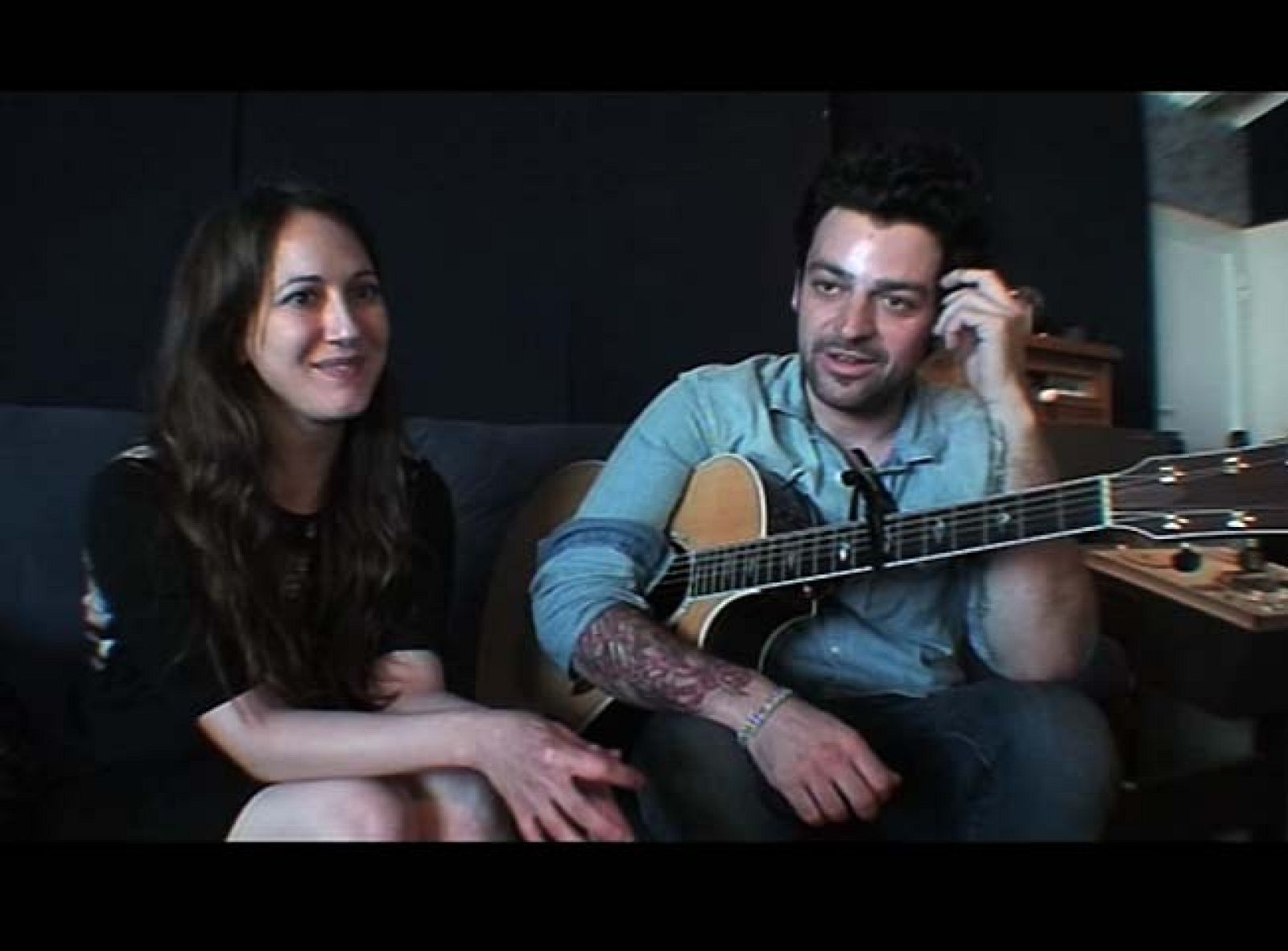 El cantante mallorquín y Mai Meneses interpretan una de las canciones más famosas de Antonio Vega para el disco homenaje 'El alpinista de los sueños' (Universal), a la venta el 26 de octubre de 2010. "Hemos hecho nuestra aportación a este gran maestro", asegura Mai. Junto a Toni, el productor de la canción, "hemos hecho un trío que ha funcionado muy guay; ha habido mucha química", dice L.A.