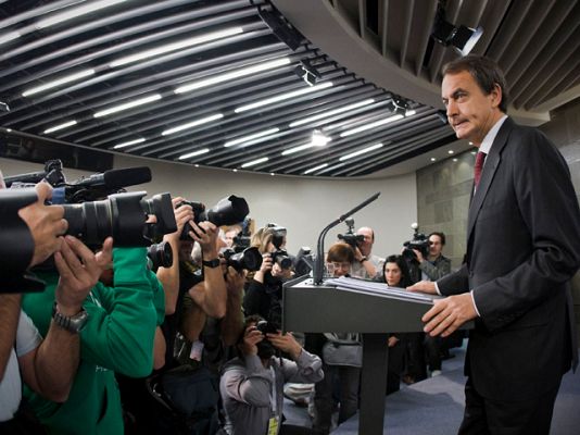  - Zapatero anuncia un giro "político"