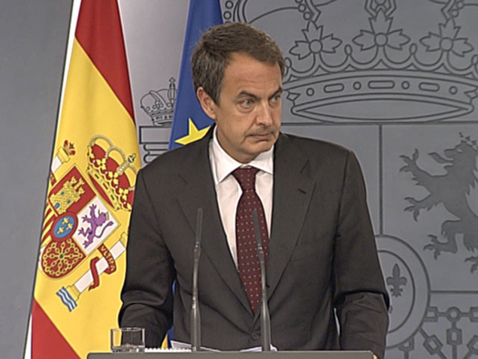 Zapatero elogia a su Gobierno
