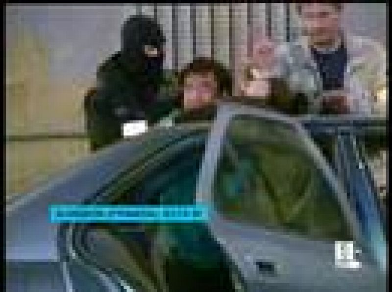   Los agentes de Policía han estado 16 horas registrando el piso donde vivían los cuatro miembros de la cúpula de ETA detenidos en Burdeos.