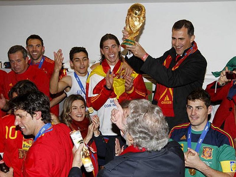   La selección española de fútbol recogerá el Premio Principe de Asturias de los Deportes 2010.