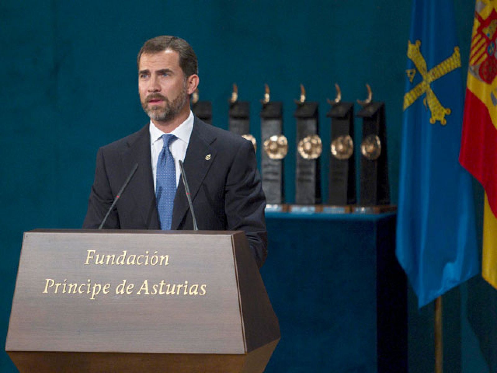 El Príncipe Felipe pronuncia en Oviedo un discurso realista pero cargado de confianza en el futuro