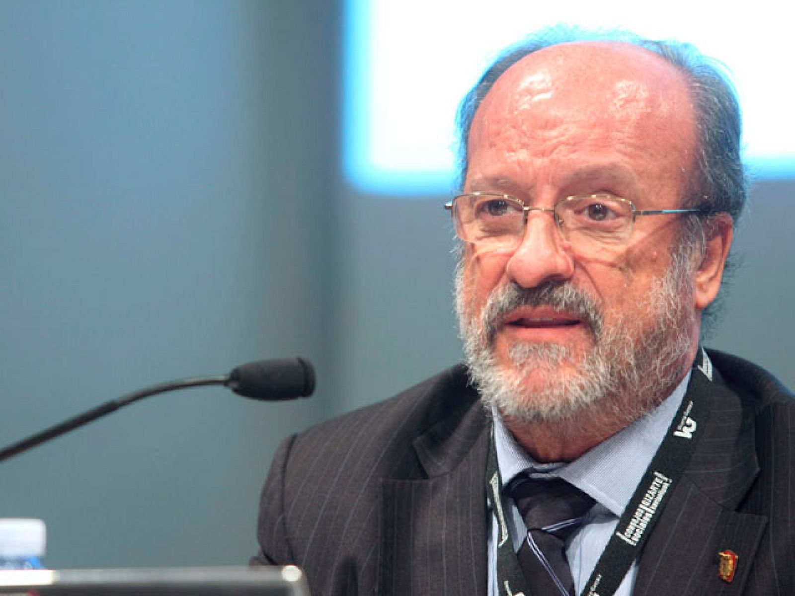 Javier León de la Riva ha dicho que ya ha pasado página y que sólo le queda hablar con la propia ministra.