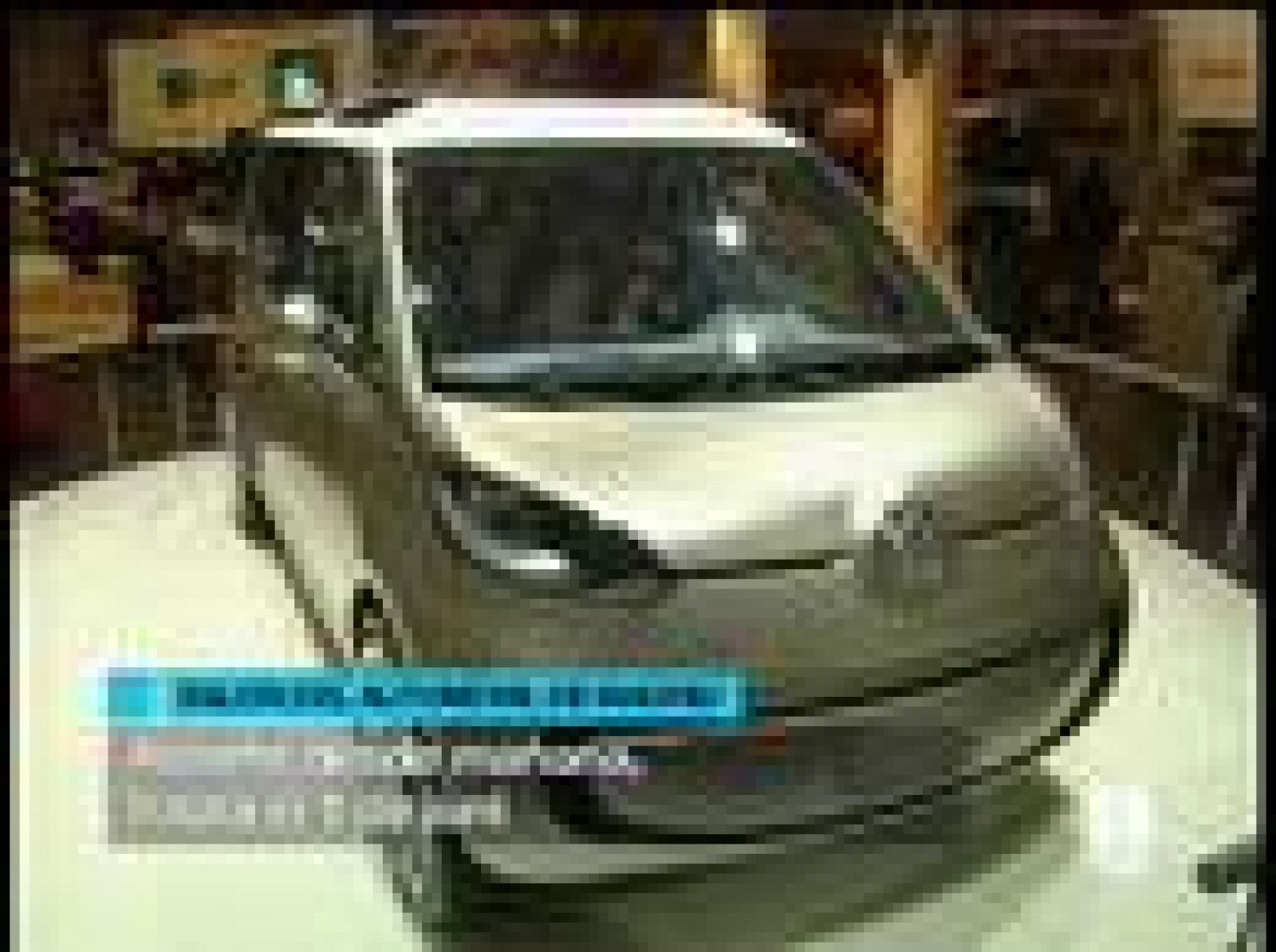   La subida de los carburantes preocupa a los fabricantes de coches que temen que afecte a unas ventas, ya en caída desde hace meses. El Salón del Automóvil de Madrid, que mañana se abre al público, intentará atraer compradores con cien primicias nacionales e internacionales. Los coches ecológicos siguen siendo la gran apuesta.