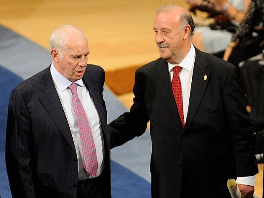 Del Bosque se salta el protocolo