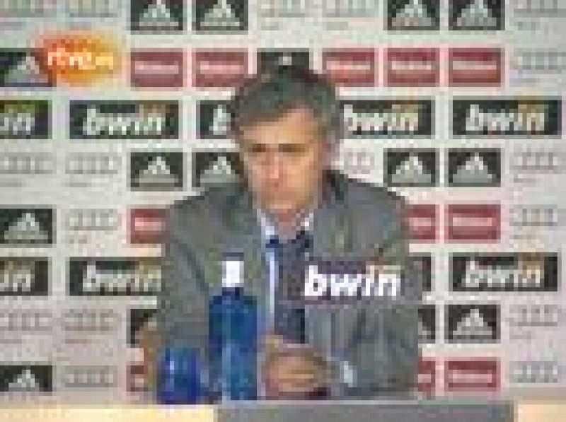El entrenador del Real Madrid, José Mourinho, se mostró  "contentísimo" tras la goleada que endosaron los suyos (6-1) al  Racing de Santander, pero aseguró que no pueden dejarse llevar por la  emoción de la afición merengue porque "entrenadores grand