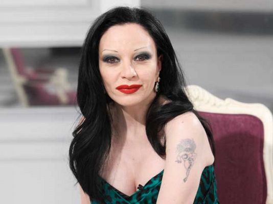 Humanos y divinos - Alaska