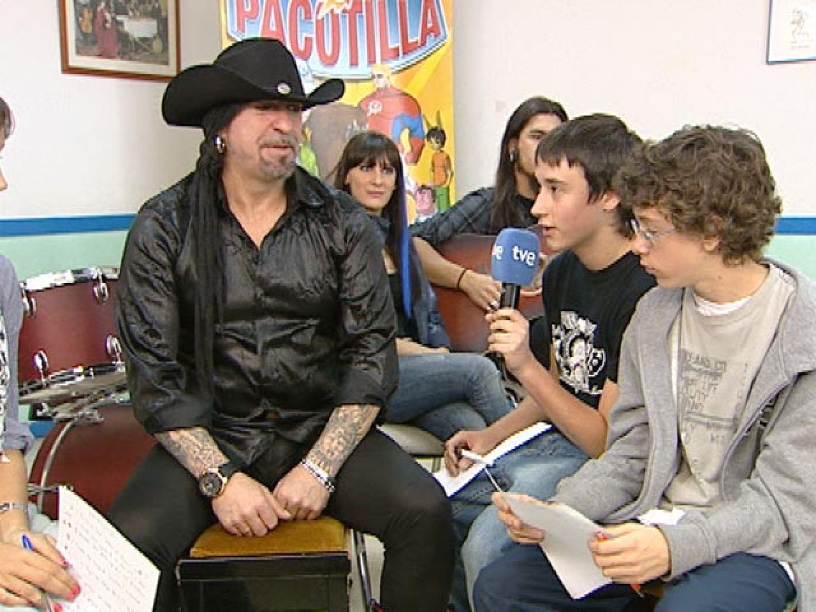 El líder del grupo musical Mago de Oz publica un disco libro de canciones infantiles | Ver