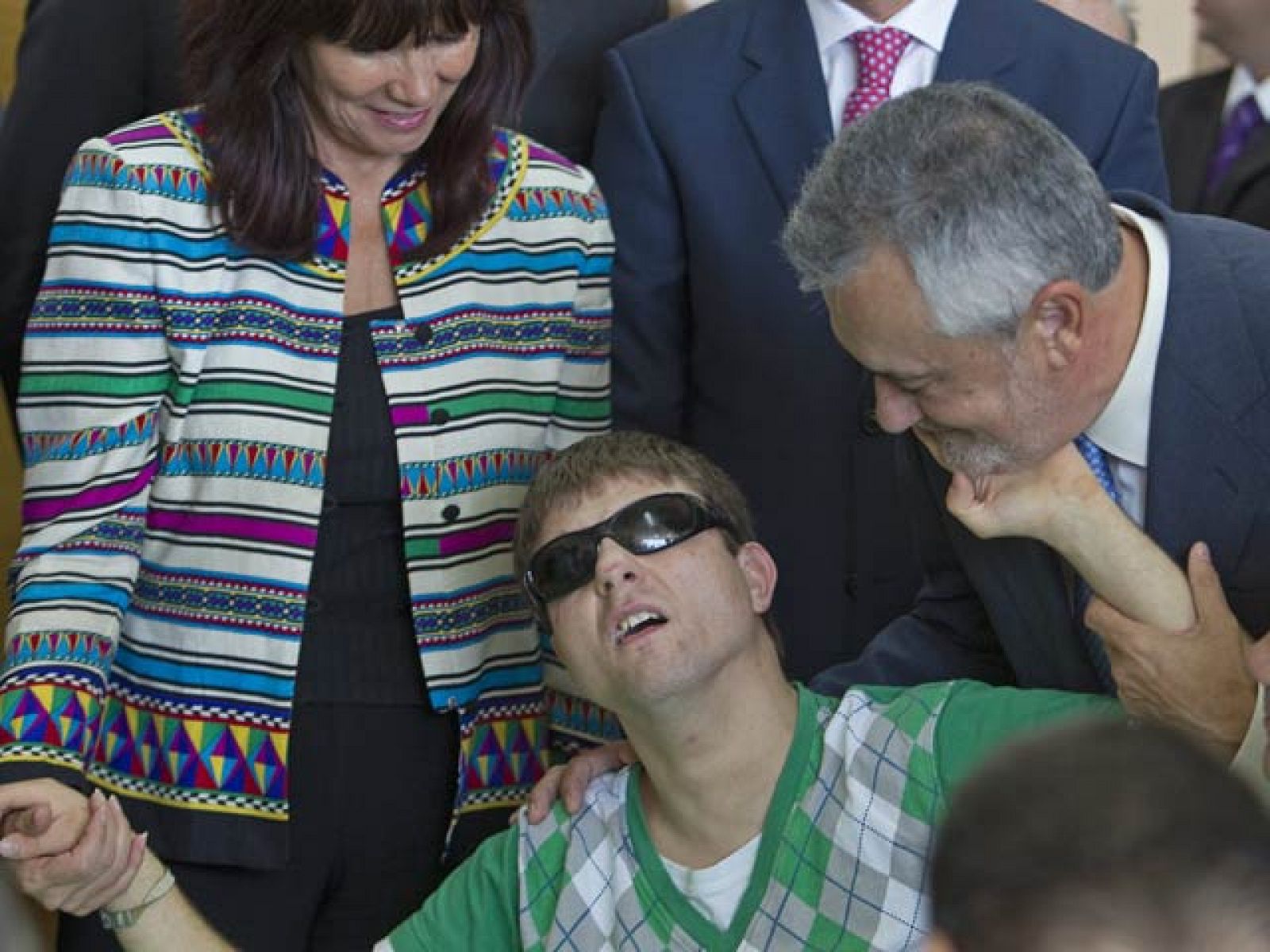 La Reina Sofía inaugura el primer centro para sordo ciegos de España | Ver