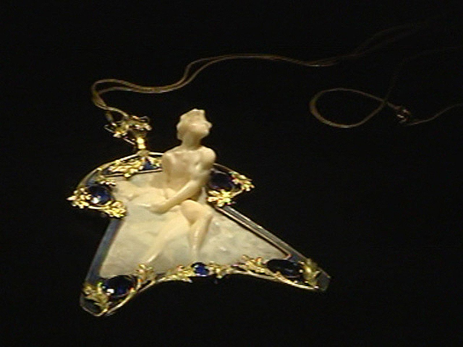 Joyas convertidas en obras de arte en una exposición en Barcelona