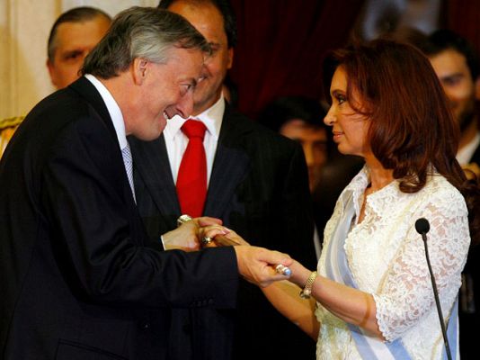  - Néstor Kirchner muere de un infarto
