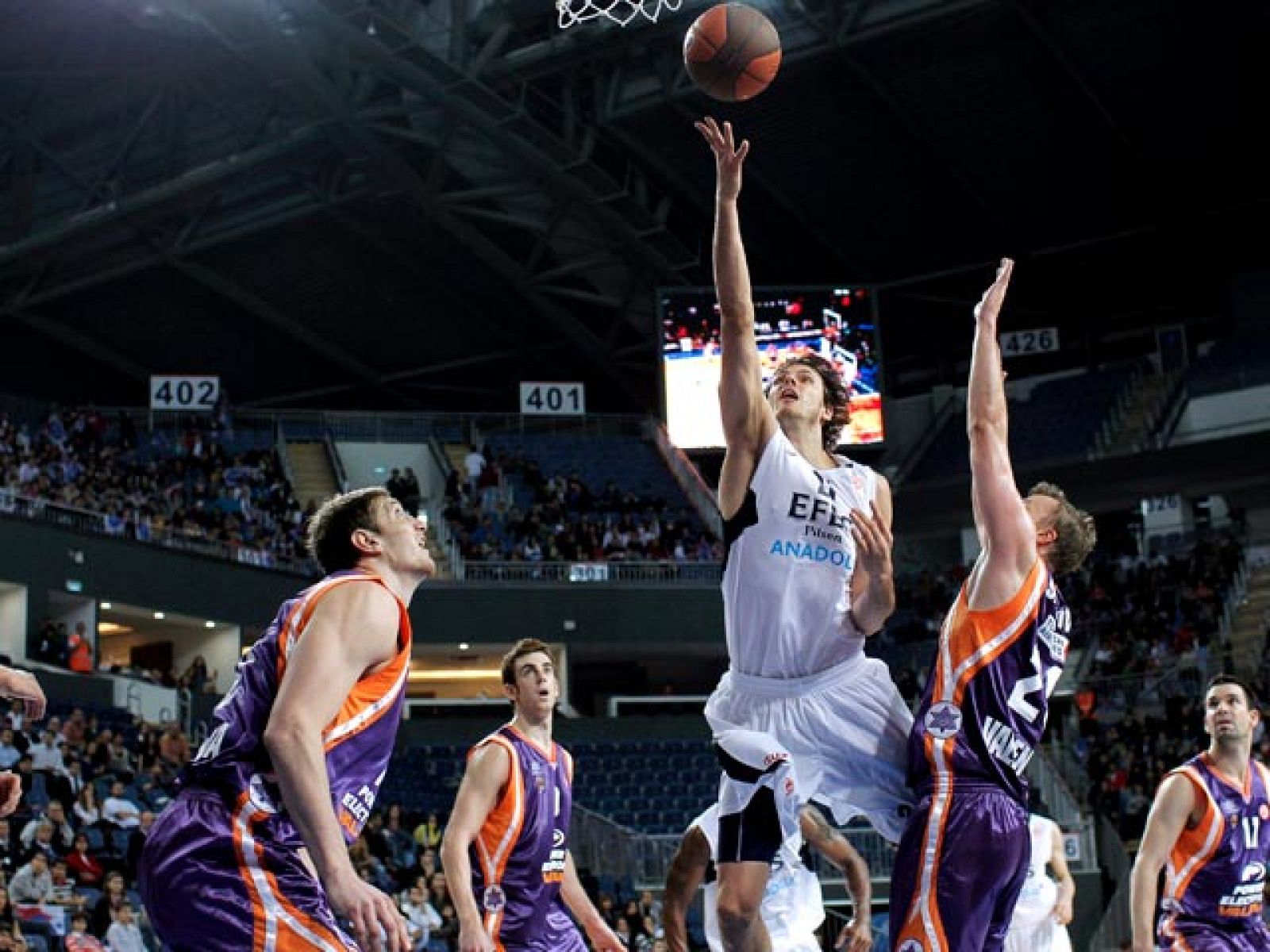 El Valencia no pudo con el Efes Pilsen - Baloncesto en RTVE | Ver