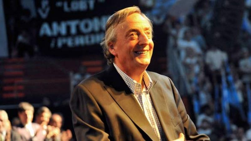Néstor Kirchner fue elegido presidente en 2003 en plena crisis y tras imponerse al ex presidente Carlos Menem.