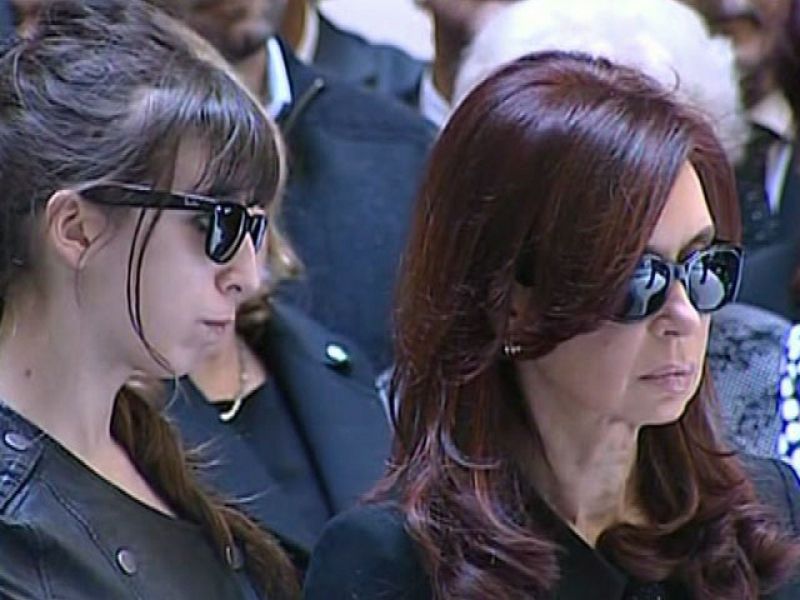 Sus restos mortales se encuentran en el salón de patriotas latinoamericanos de la Casa Rosada por deseo expreso de su mujer.