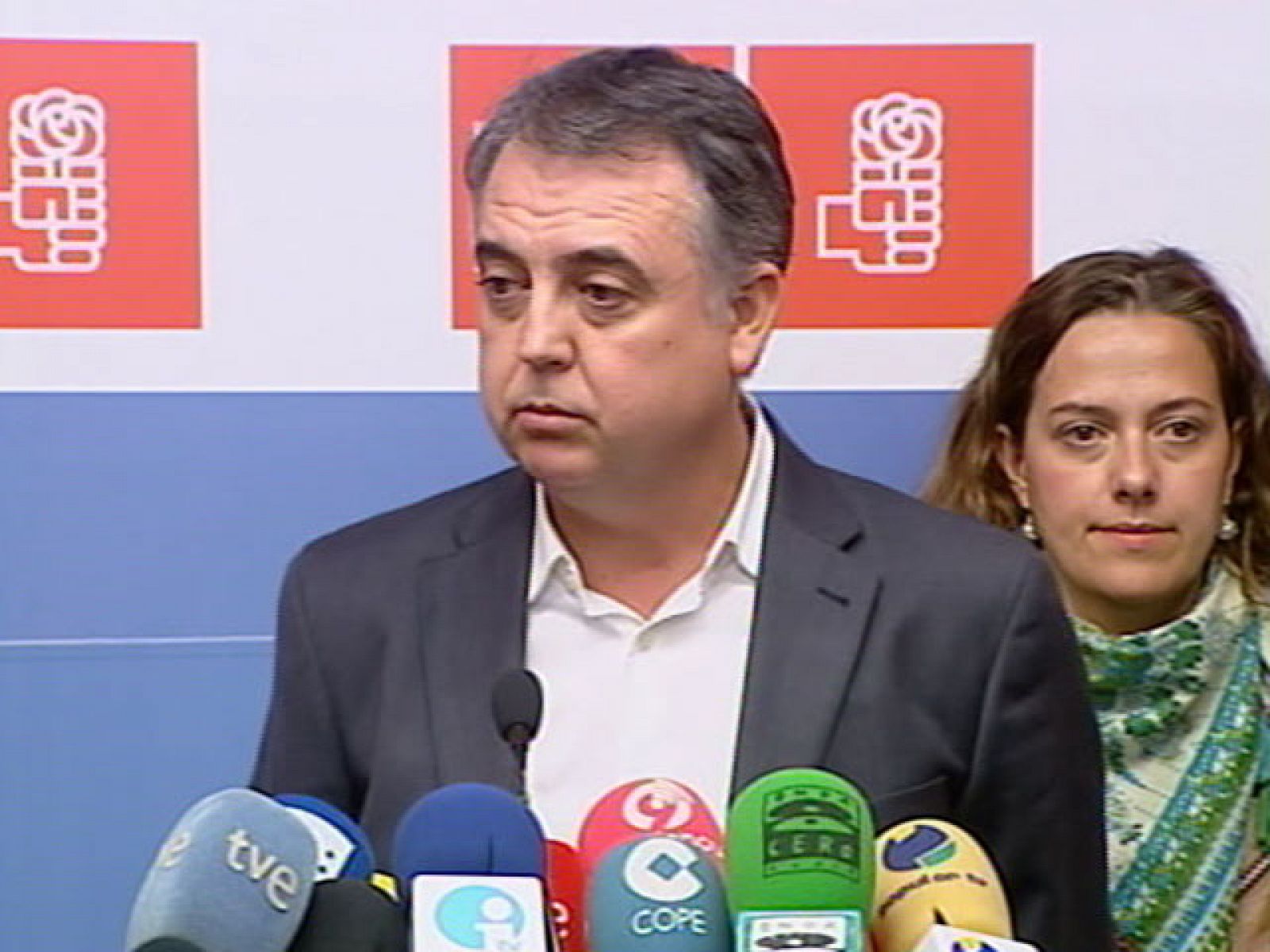 Roque Moreno, portavoz del PSOE en el Ayuntamiento de Alicante, ha reconocido ante las cámaras que pidió favores al principal imputado en la trama, el empresario Enrique Ortiz, y ha dimitido.