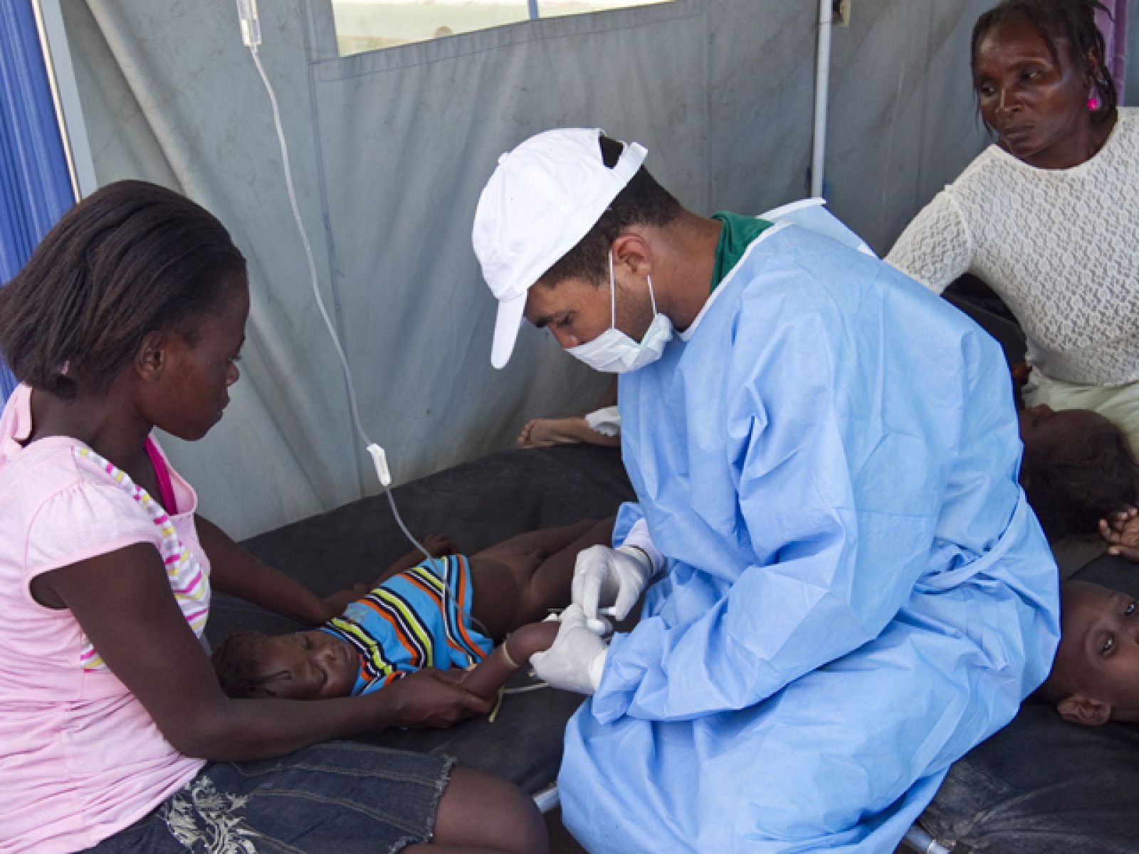 La epidemia de cólera en Haití ya ha causado más de 300 muertos y los infectados son casi cinco mil