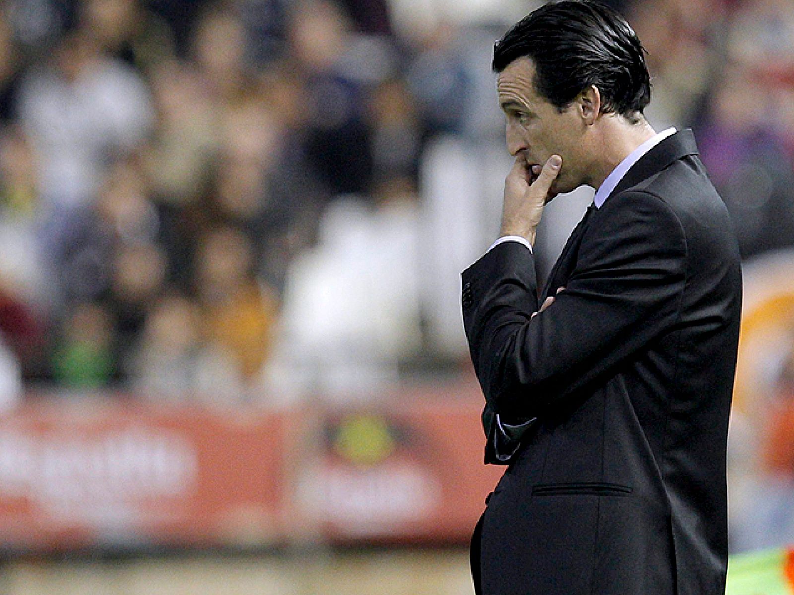 El técnico valencianista prepara su duelo ante el Zaragoza con la esperanza de recuperar la buena racha en Liga. Por su parte, Miguel Ángel Portugal está obligado a ganar si no quiere ver peligrar su puesto como entrenador del Racing.