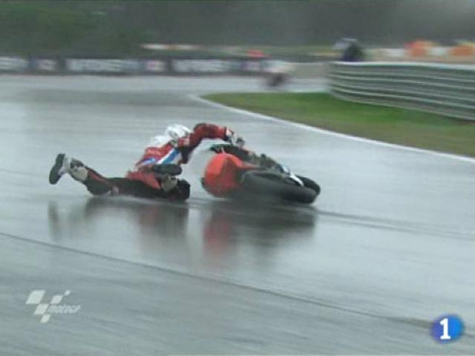 La lluvia protagoniza la jornada en Estoril | Ver