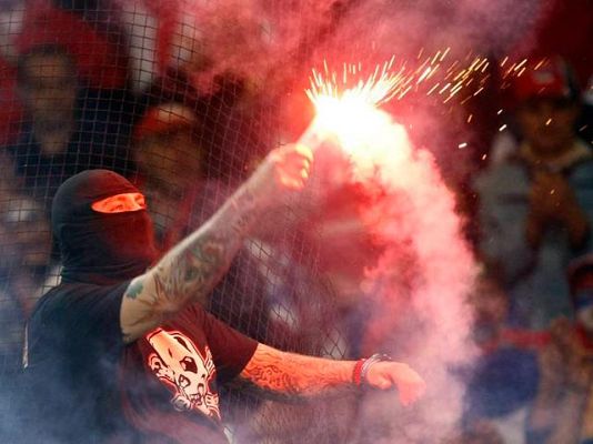  - La UEFA sanciona a Serbia