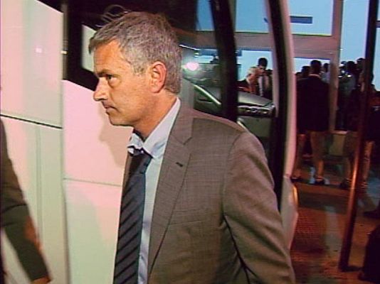  - Mourinho, aclamado en Alicante