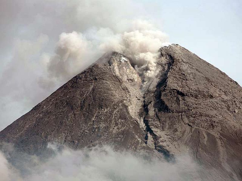 El volcán javanés Merapi, que ha causado ya 36 muertos, ha registrado este sábado una nueva erupción,