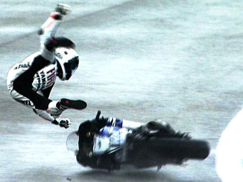 La intensa lluvia ha provocado que los entrenamientos del GP de Estoril hayan sido un festival de caídas.