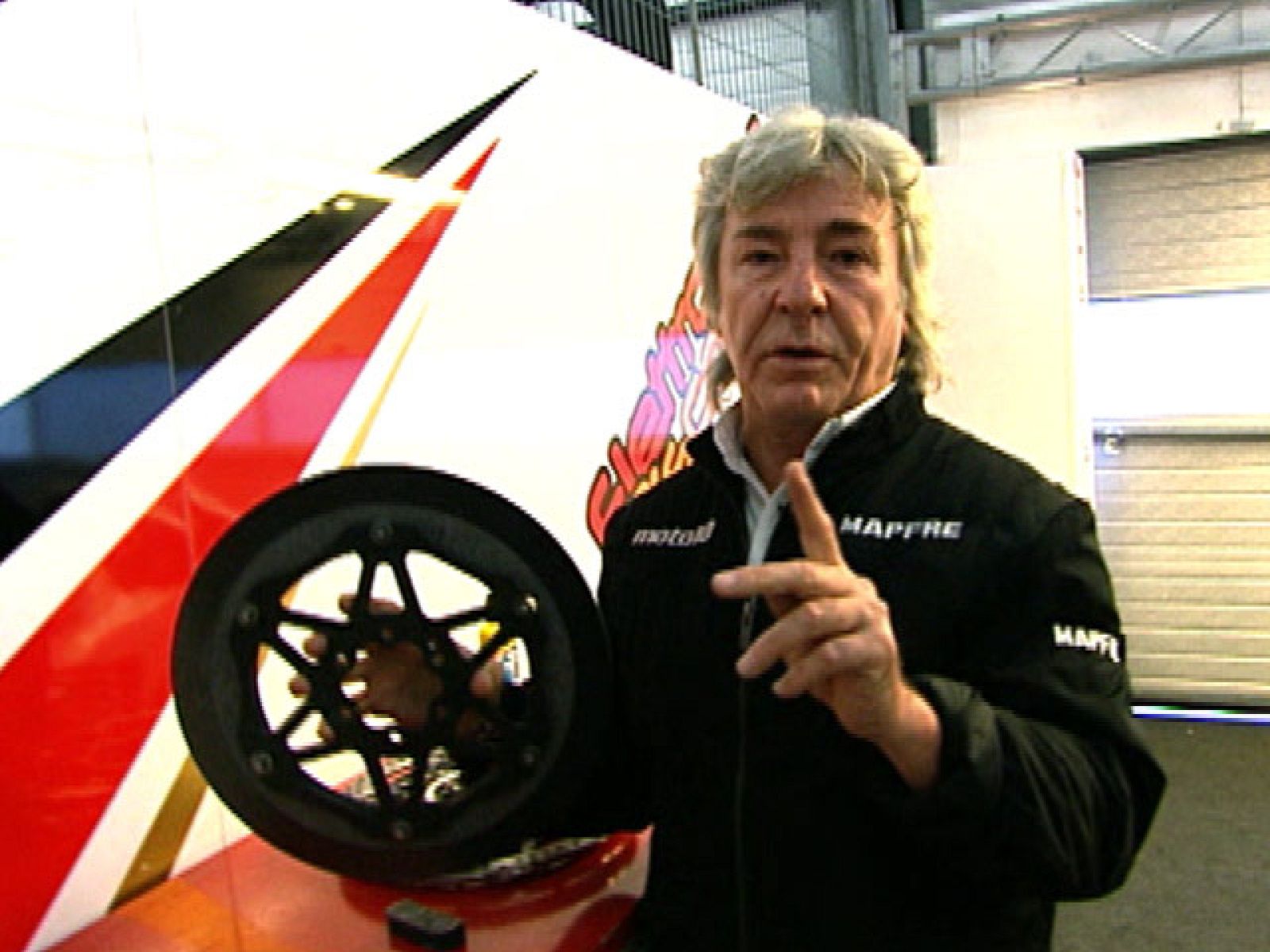 Ángel Nieto te explica las medidas que toman mecánicos y pilotos para pilotar sobre la pista mojada.