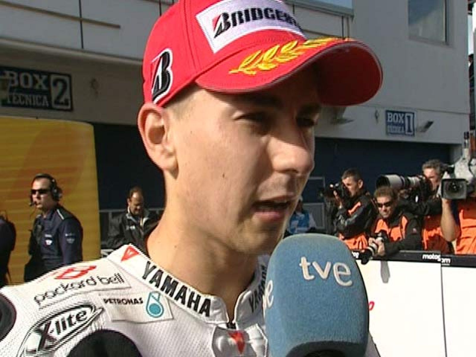 Jorge Lorenzo reconoce que ha sido una victoria difícil la coseguida en Estoril, debido a que al principio había parches de agua que podían suponer un peligro.