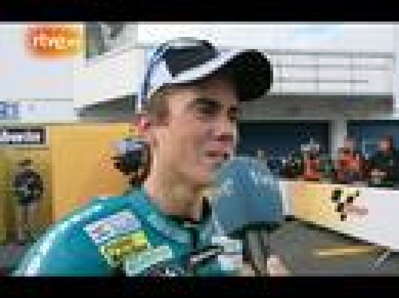 Nico Terol no da por perdido el título mundial de 125cc. Bradley Smith felicita al líder Marc Márquez.