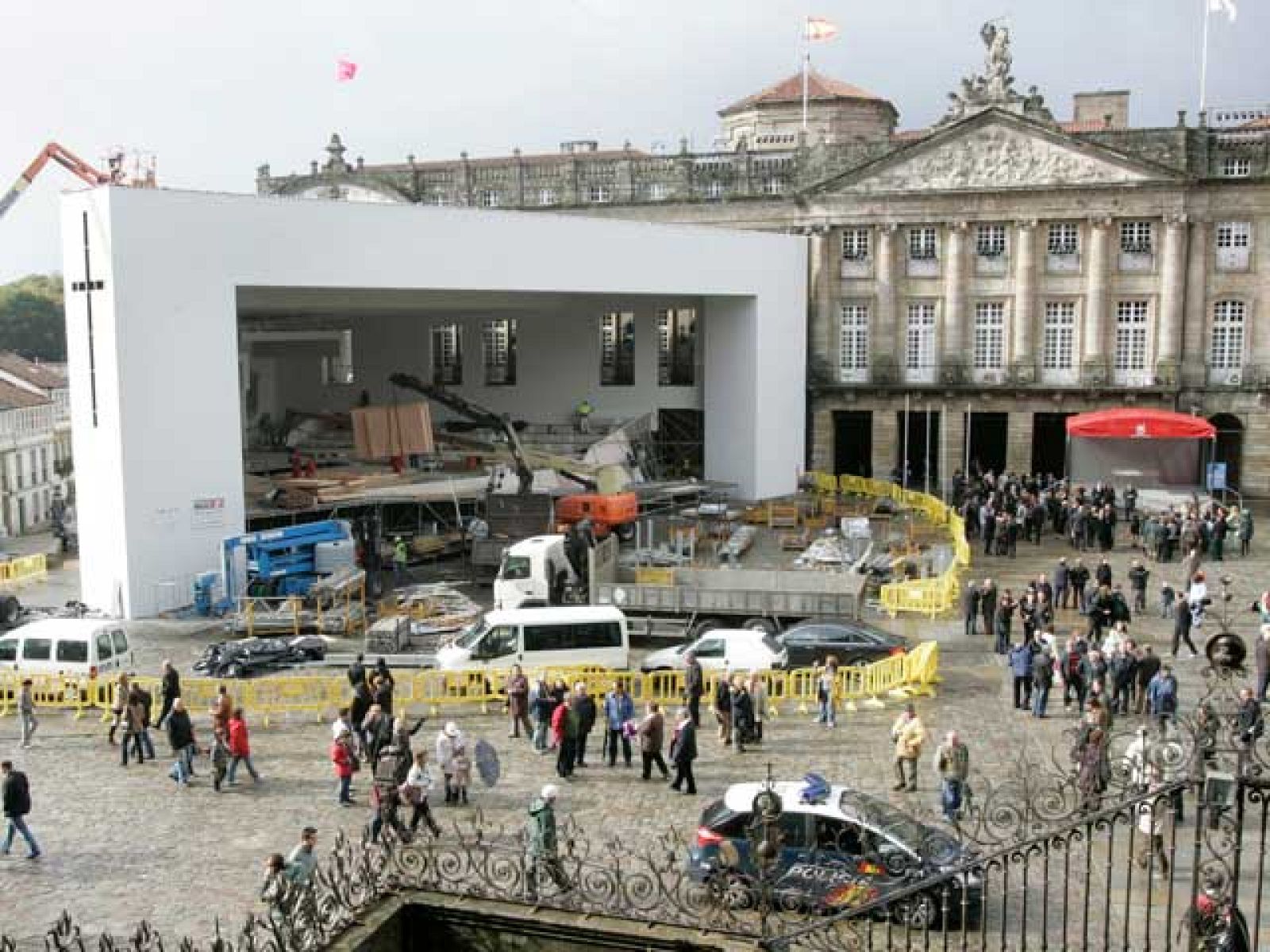  Santiago se prepara para la visita del Papa