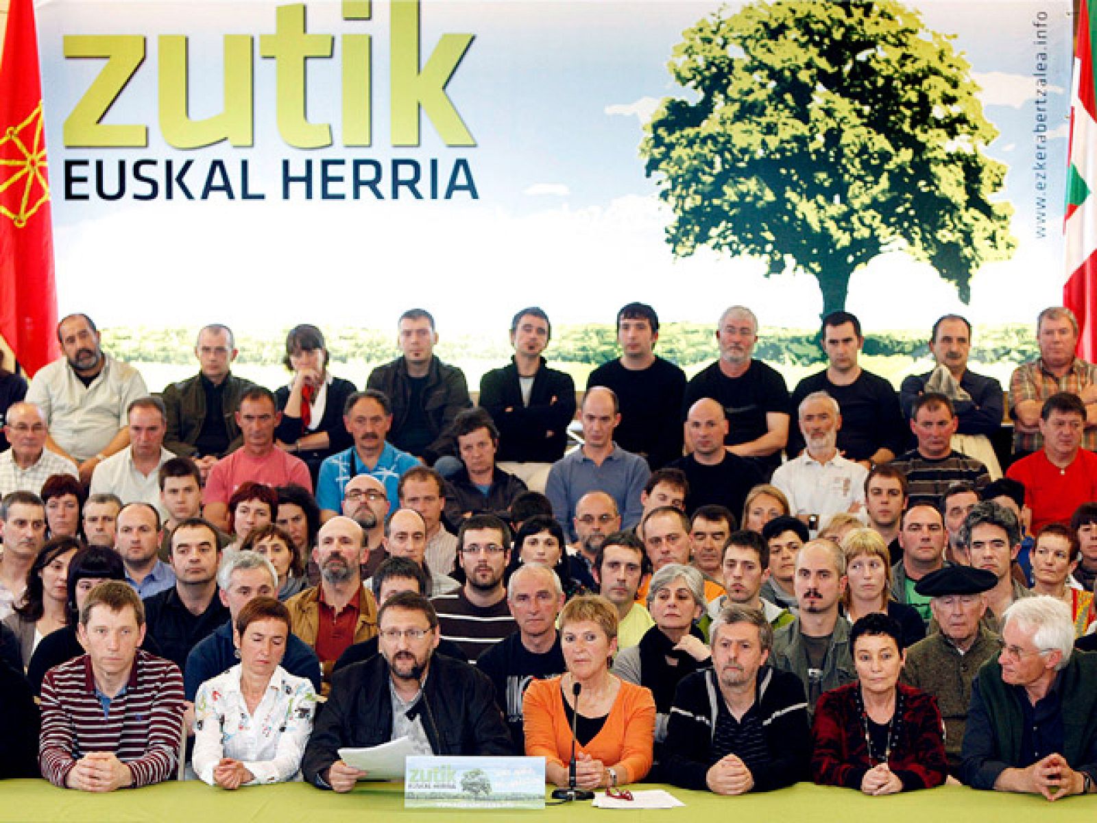 ETA contacta con mediadores   