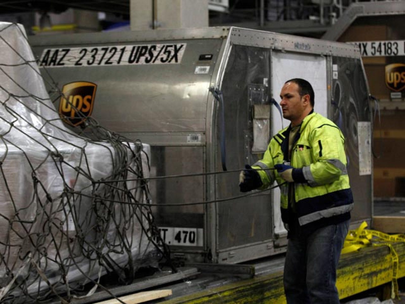 Alemania ha extendido la prohibición a los aviones con pasajeros y el Reino Unido la ha hecho extensiva a Somalia. Es la reacción a los atentados frustados del viernes en trayectos aéreos con destino a Estados Unidos.