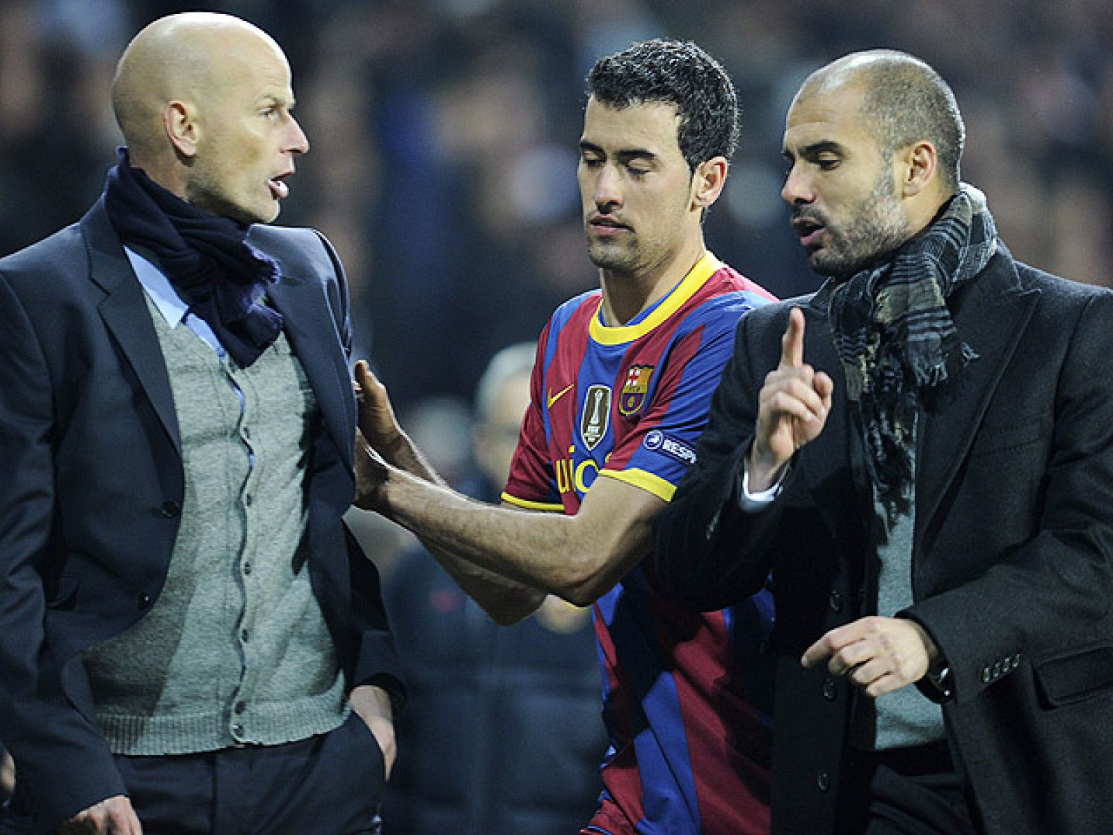 Nada más finalizar el partido, Pep Guardiola se encaró con el entrenador danés Solbakken para aclarar la polémica que aireó el danés tras el partido de ida respecto al famoso silbido del portero Pinto.