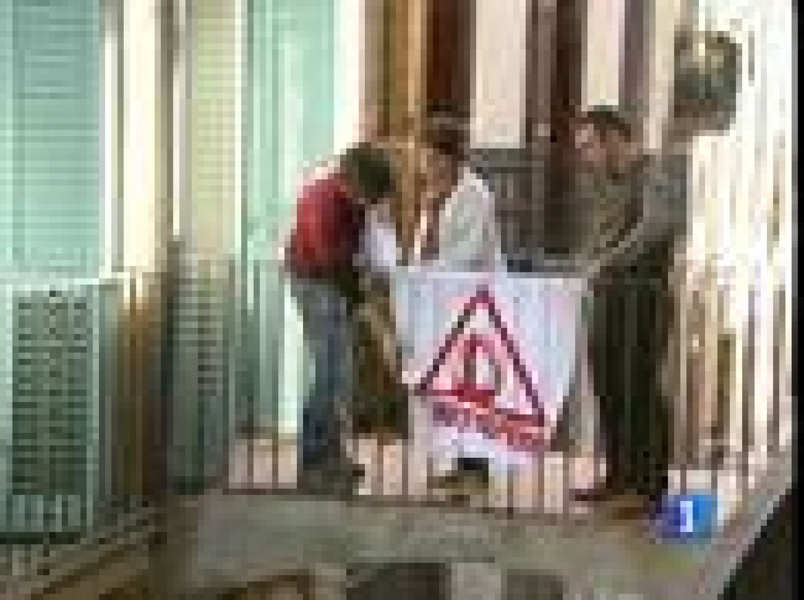 Voluntarios y detractores de la visita del Papa a España