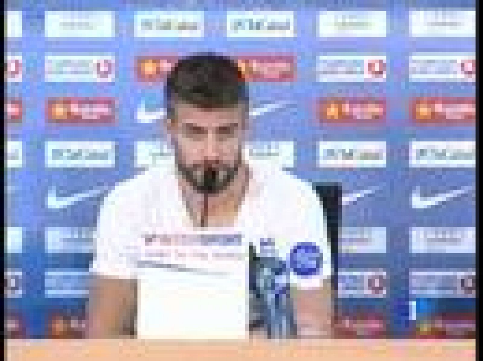 "El Real Madrid es un equipo que suele ganar aunque juegue mal", ha declarado el jugador del FC Barcelona Gerard Piqué. El central ha entrenado apartado del resto de la plantilla para realizar ejercicios específicos 