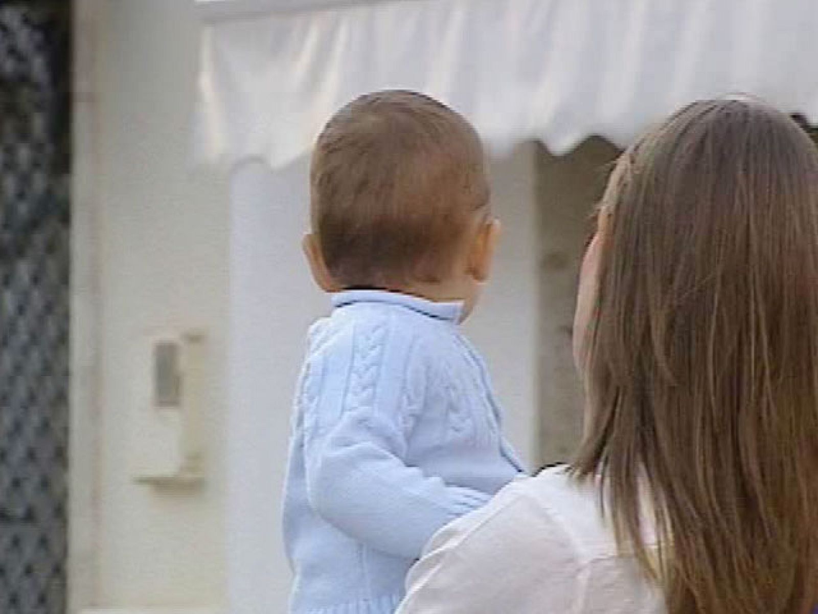 La Fiscalía de Sevilla denuncia el acoso de los medios a la niña rumana de 10 años que dio a luz | Ver