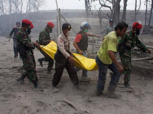 El Merapi deja decenas de muertos