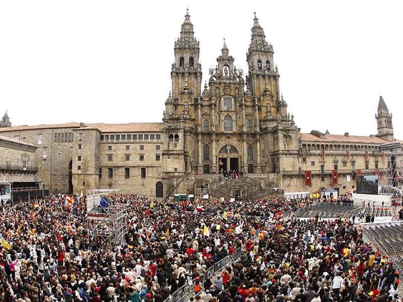  Santiago en vela para esperar al Papa